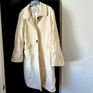 Old navy like new pea coat. Beautiful white color goes with everything